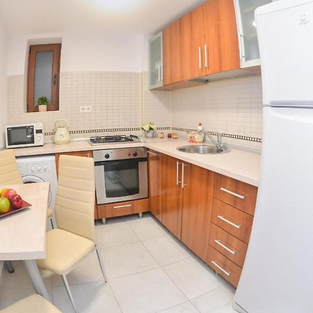 Spacious And Modern Apartment Close To Old City Букурещ Екстериор снимка