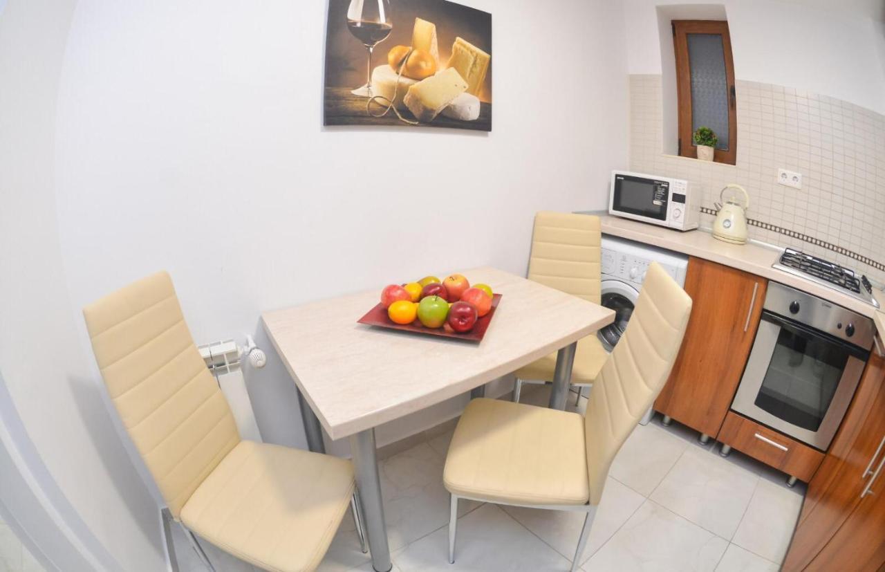 Spacious And Modern Apartment Close To Old City Букурещ Екстериор снимка