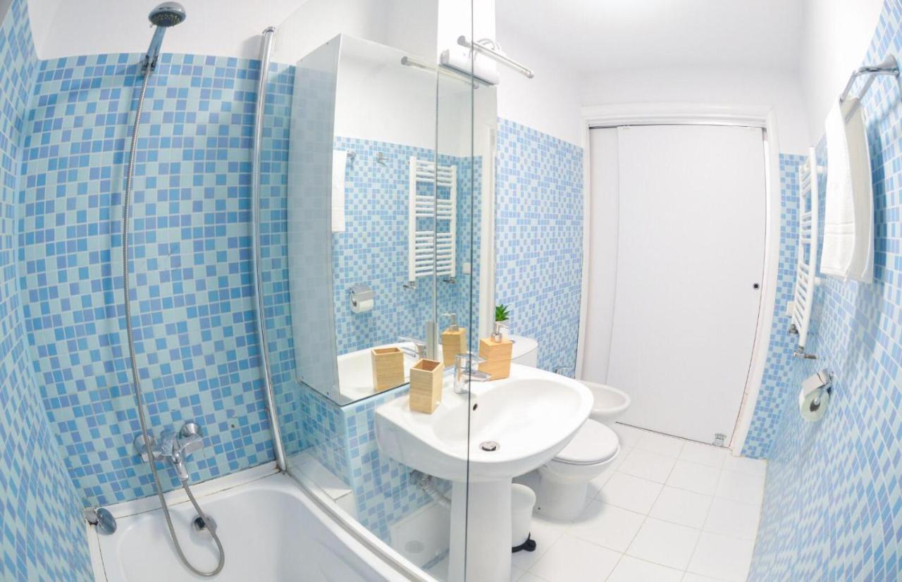 Spacious And Modern Apartment Close To Old City Букурещ Екстериор снимка