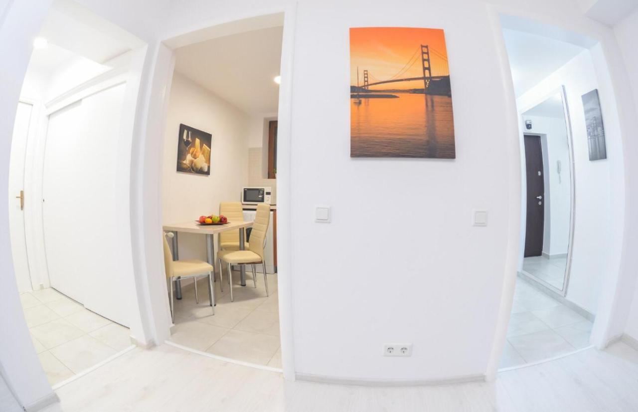 Spacious And Modern Apartment Close To Old City Букурещ Екстериор снимка